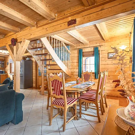 Holiday home Dom W Gorach Stolowych Myweek *